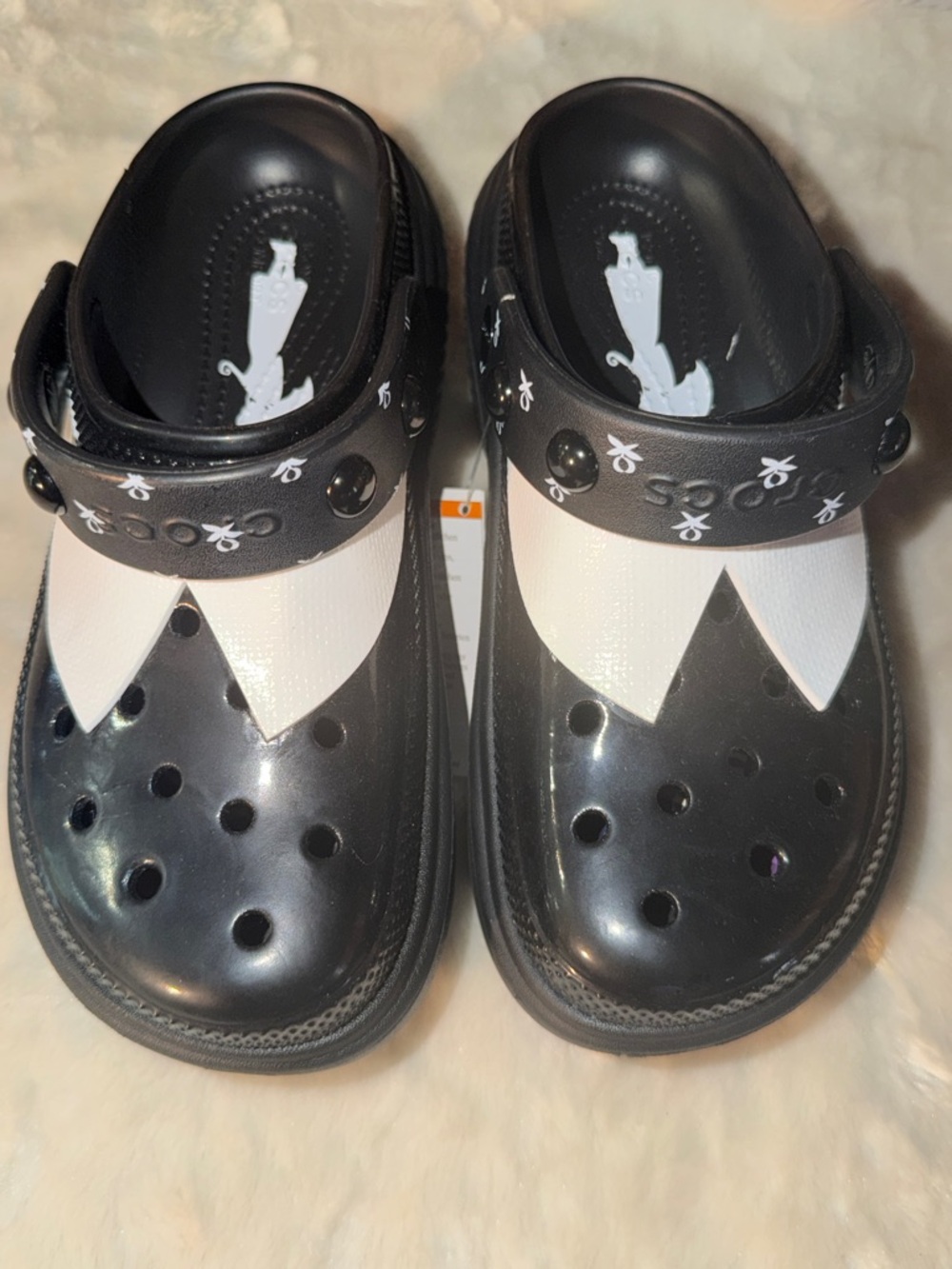 CROCS X WEDNESDAY ADAMS